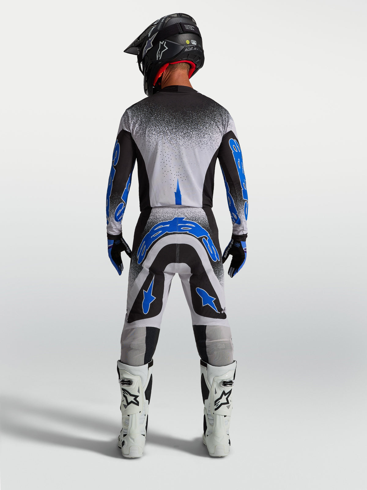 Alpinestars Supertech Hiten AFD byxor, blå och vita motocrossbyxor för herrar, atletisk vy bakifrån med racingpassform
