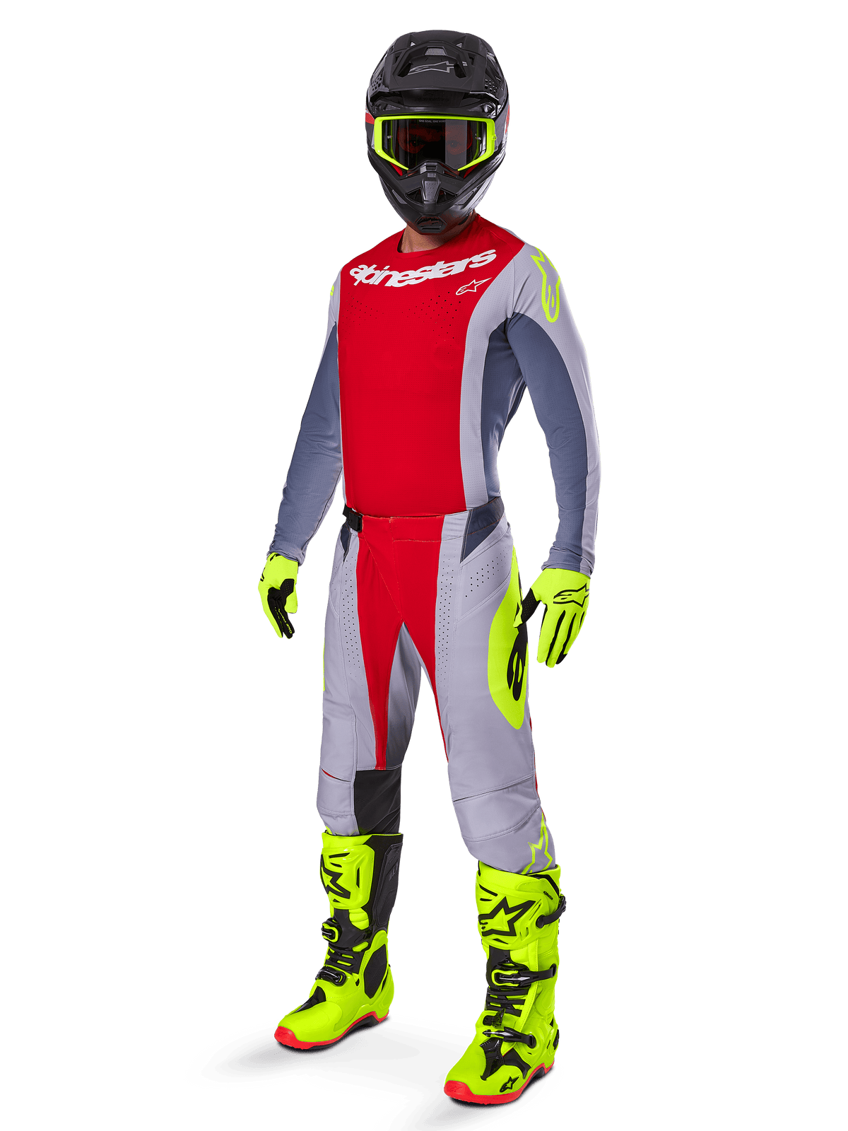 Motocrossförare i komplett racingutrustning, röd och grå tröja med Alpinestars-logotyp, 2025 Techstar Melt-byxor i klarrött och grått med neongula detaljer, klargula stövlar och handskar, svart hjälm med neongula goggles, koordinerad outfit för terrängprestanda.