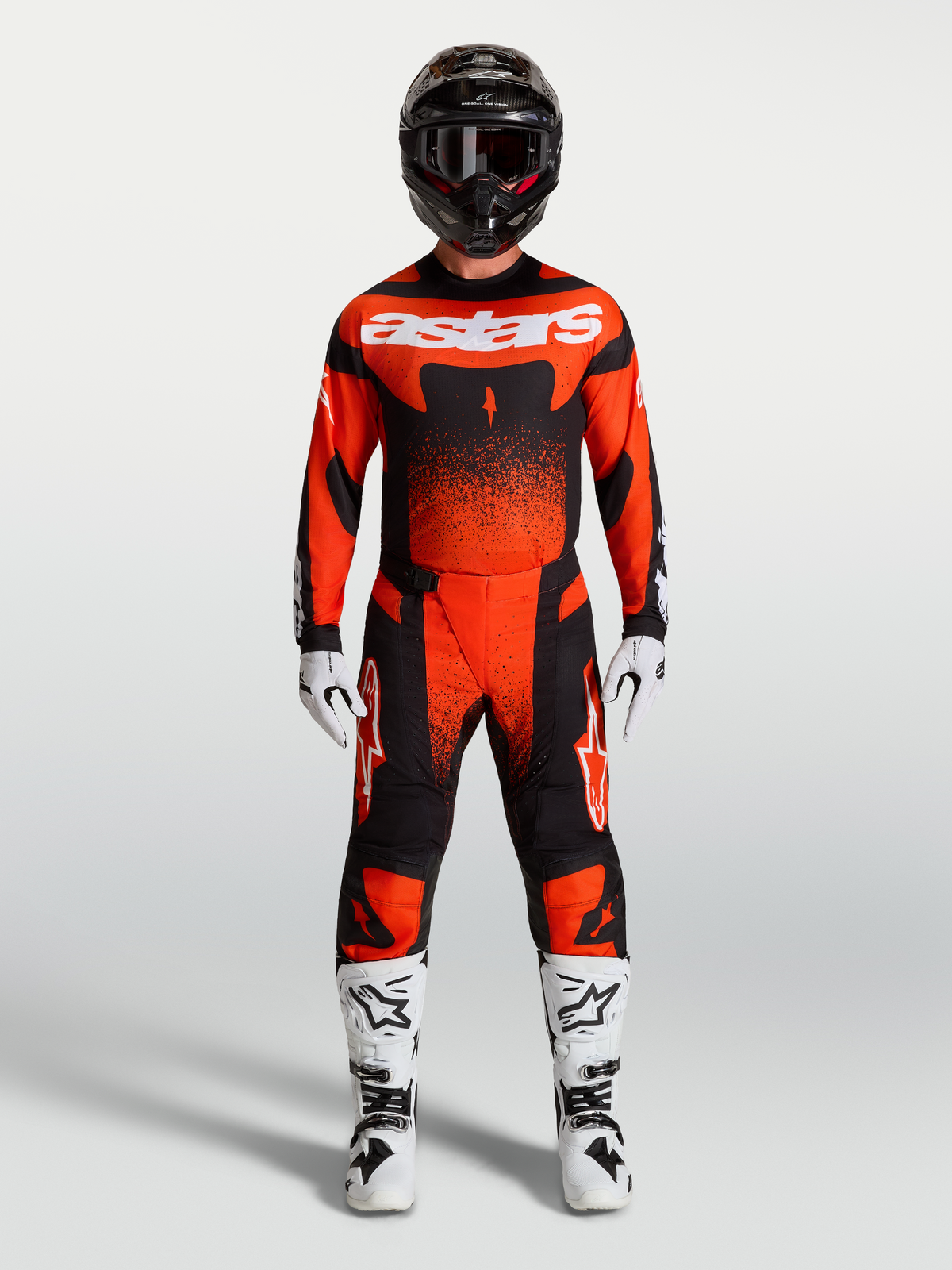 Alpinestars Techstar Swan byxor, röda och svarta motocrossbyxor med ergonomisk passform och förstärkta prestandapaneler.