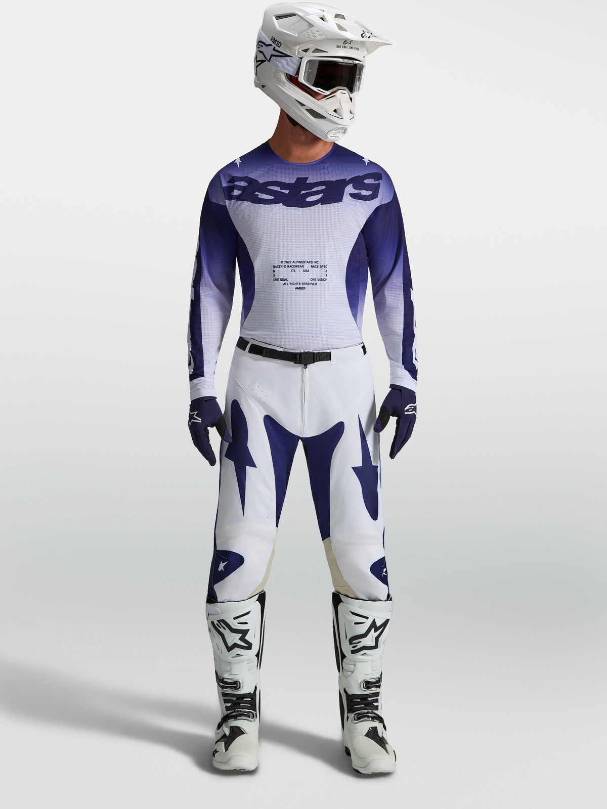 Alpinestars Racer Air Amber byxor, blå och vit motocrossutrustning med perforerad racingtröja och byxor för terrängkörning.