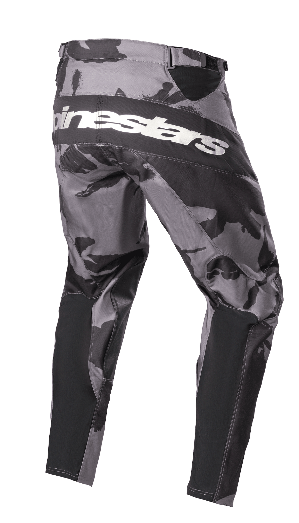 Alpinestars 2023 Racer Tactical-byxor, motocrossbyxor, Iron Camo grått och svart kamouflage, vy bakifrån med vit Alpinestars-logotyp över sätet, svarta förstärkta paneler och tekniska stretchzoner för terrängkörning.