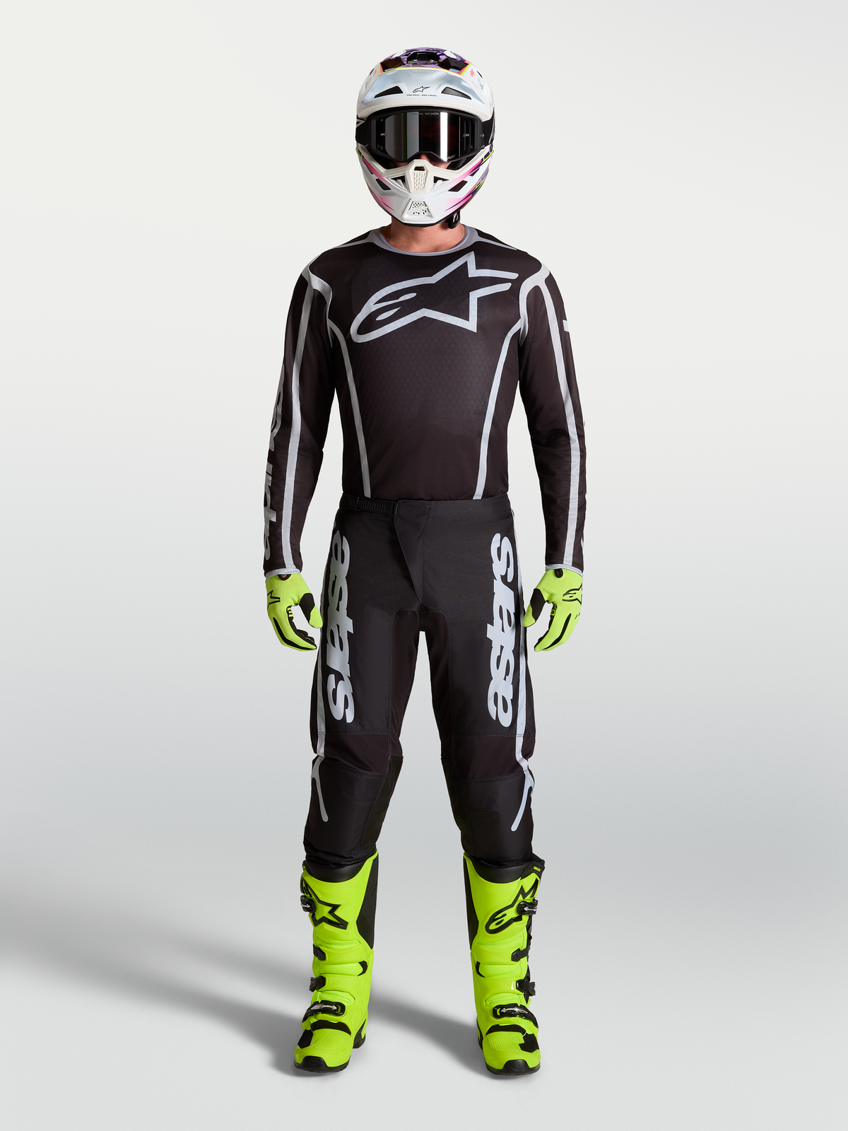 Alpinestars Fluid Apex V2 byxor, motocrossbyxor för herrar, svarta och silver, komplett utrustningsset med neongula stövlar, hjälm och racingtröja för terrängkörning