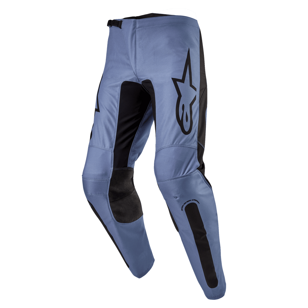 Alpinestars 2024 Fluid Lurv-byxor, motocrossbyxor, ljusblå och svarta, med en stor svart Alpinestars-logotyp på låret, svarta förstärkta paneler på innerknäna och ergonomisk förböjd bendesign för terrängkörning