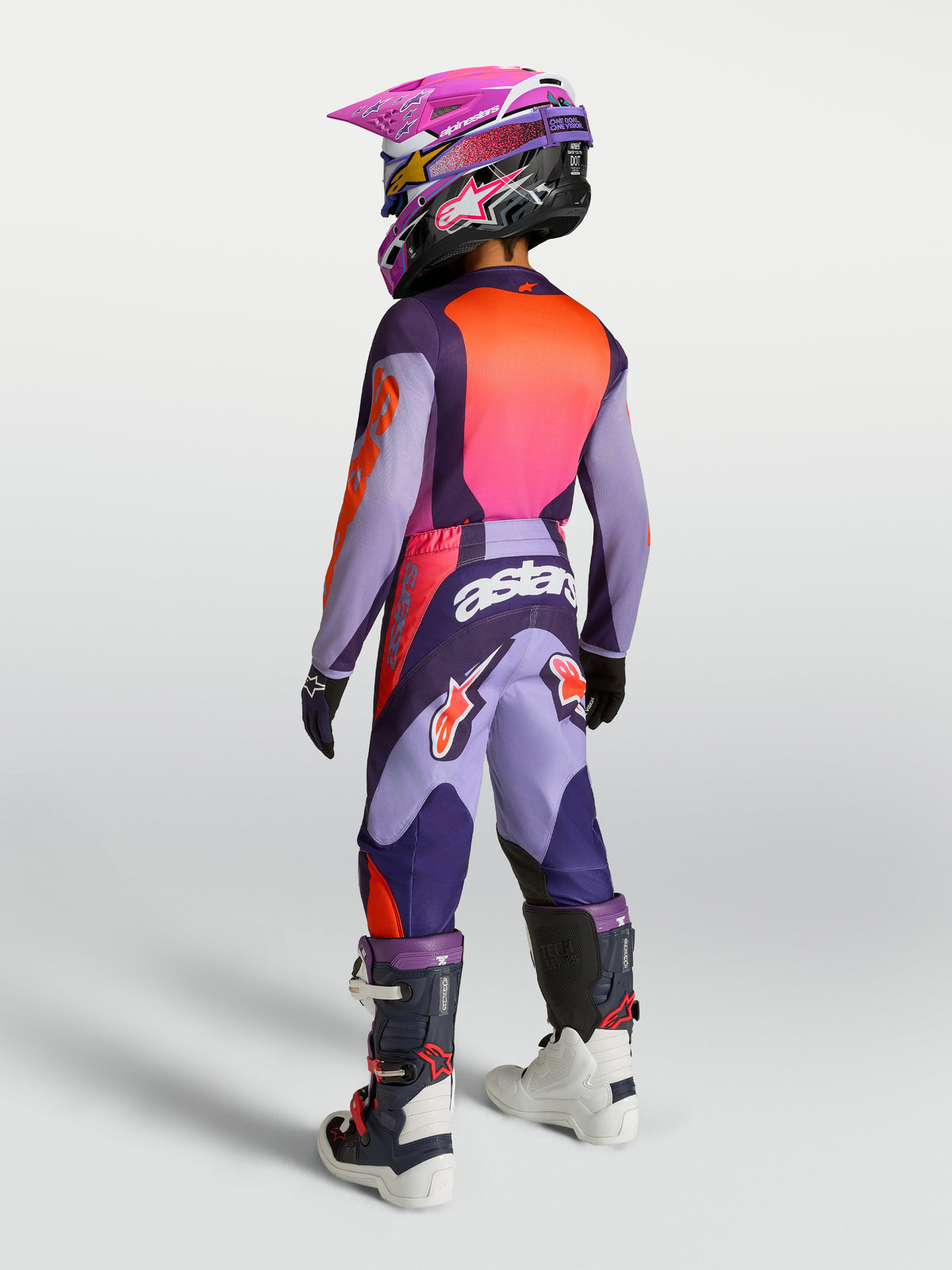 Alpinestars Ungdom Fluid Hunt byxor, lila och rosa fluo motocrossbyxor, slitstarkt 600D-polytyg, vy bakifrån på modell.