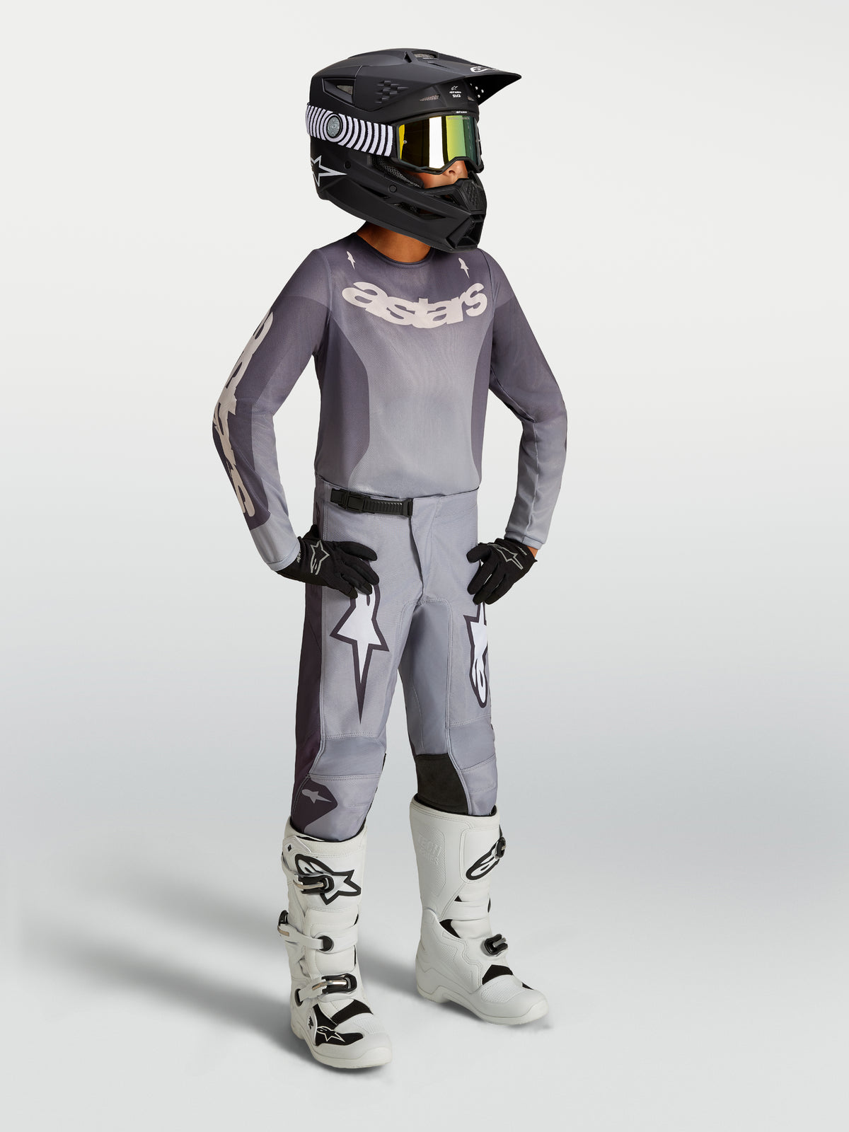 Alpinestars 2027 Fluid Amber ungdomsbyxor, motocrossbyxor i sand och vitt med stjärngrafik och sportig passform