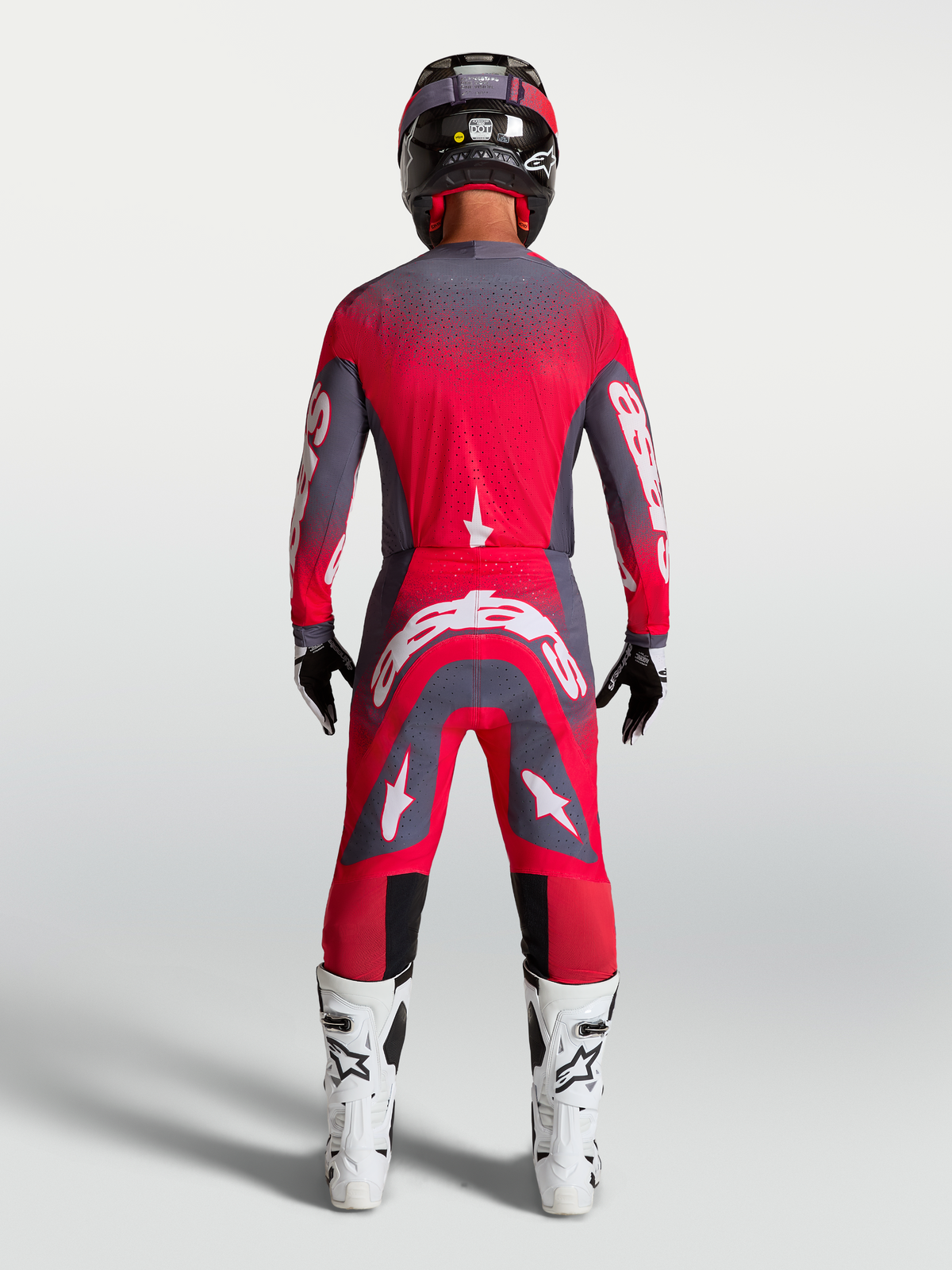 Alpinestars Supertech Hiten AFD tröja, professionell motocrosströja i röd fluo och grå, vy bakifrån på modell, racingutrustning för terrängkörning