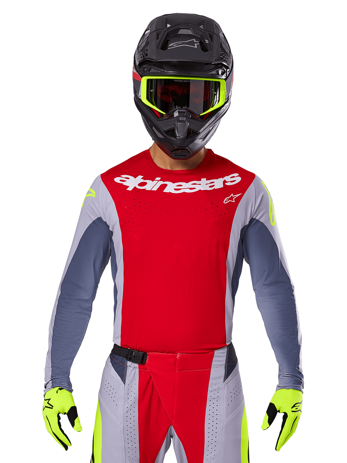 Motocrossförare klädd i 2025 Techstar Melt-tröja och matchande byxor, röd och grå med vit Alpinestars-logotyp, svart hjälm med neongula goggles, matchande neongula handskar, ventilerad prestandautrustning för terrängkörning