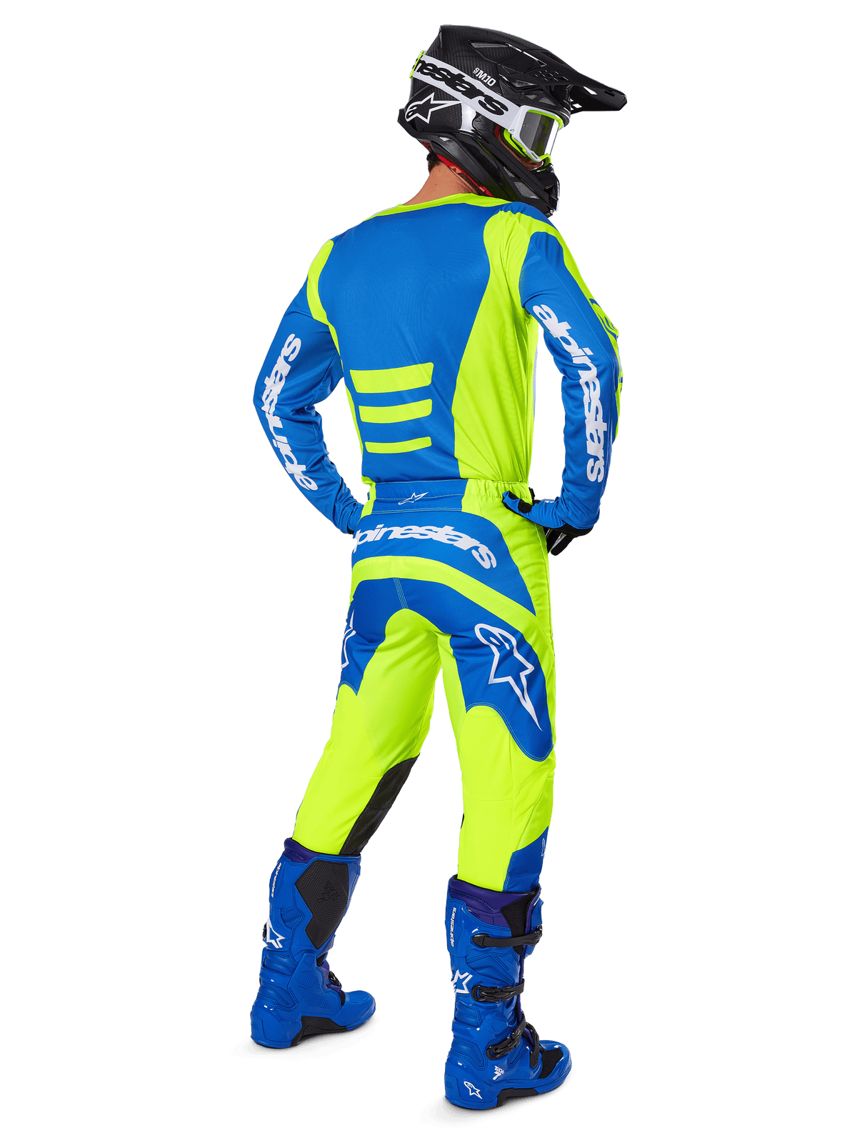 Motocrossförare sedd bakifrån iförd Alpinestars 2025 Fluid Haul-utrustningsset i Yellow Fluo och Blue, bestående av en blå tröja med gula detaljer, gula byxor med blå paneler på sätet och knäna, matchat med klarblå stövlar och en svart hjälm.