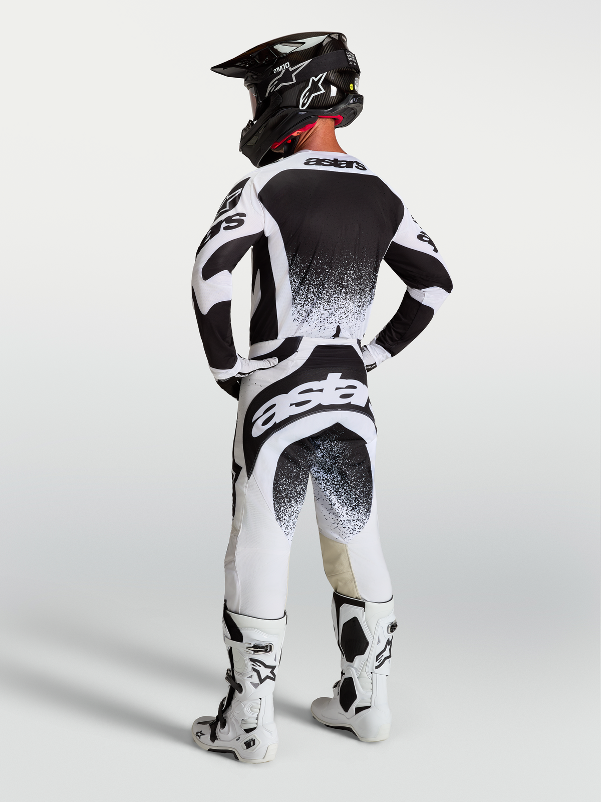 Alpinestars Techstar Swan tröja och set, motocrossutrustning för herr, svart och vit med splatter-grafik, vy bakifrån.