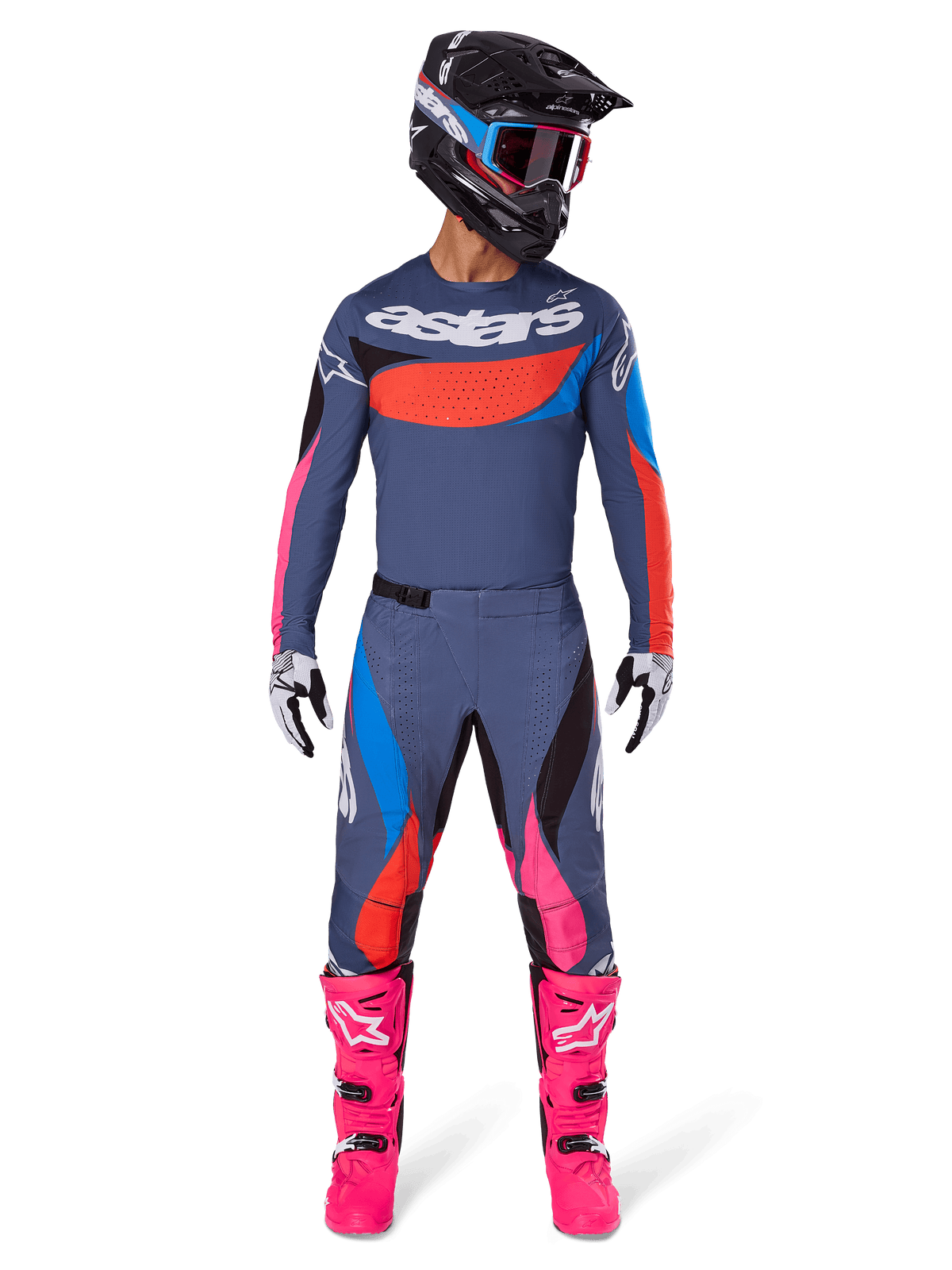 Alpinestars 2025 Techstar Dreem utrustningsset, motocrossförare i komplett racingutrustning, gråblå tröja och byxor med livfulla accenter i rosa, orange och cyanblått, stor 'astars'-logotyp på bröstet, klarrosa stövlar, svart hjälm med goggles, matchande outfit för professionell motocross