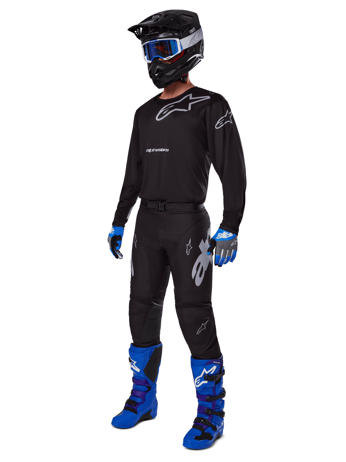 2025 Racer Graphite-set, komplett motocrossutrustning, svart och grå tröja och byxor med silverlogotyper, svart hjälm med blåtonade goggles, blå och svarta handskar, klarblå stövlar, professionell utrustning för terrängkörning