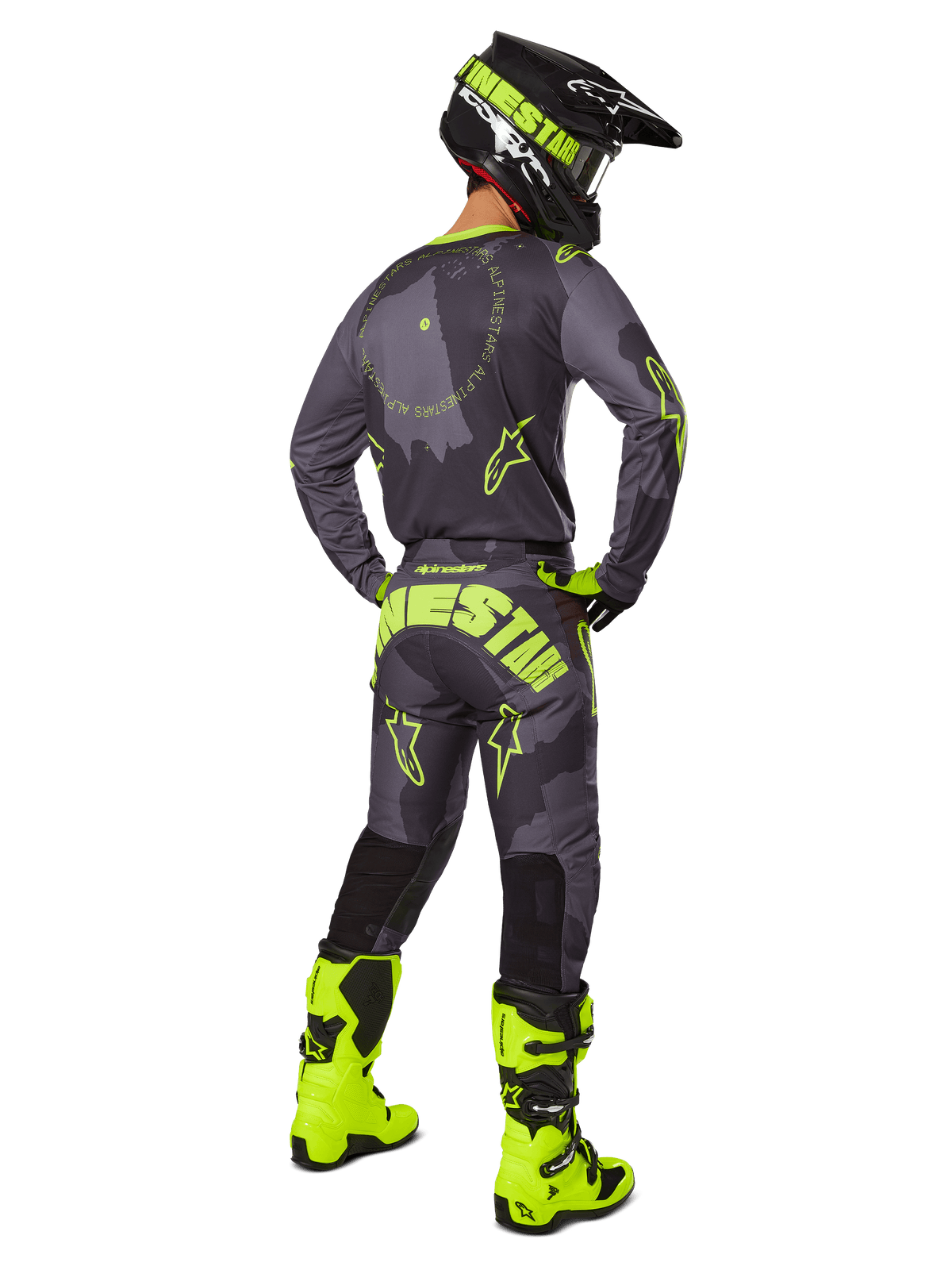 Bakifrån på en motocrossförare klädd i 2025 Racer Hollow Gear Set i Dark Camo Yellow Fluo, med en grå kamouflagemönstrad tröja med neongula detaljer, matchande motocrossbyxor med stor logotyp på sätet, neongula stövlar och en svart hjälm med gula goggles.