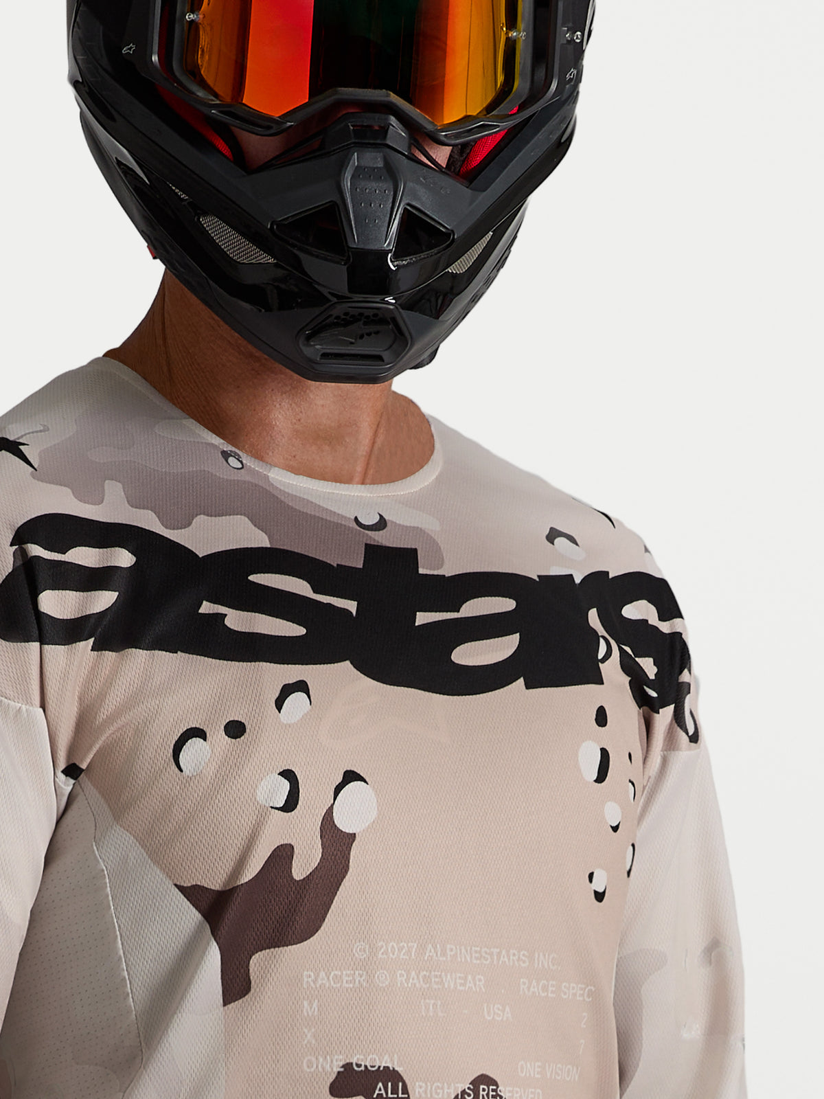 Alpinestars Racer Lone tröja, herrmotocrosströja i ökenkamouflage och svart, lätt polytyg, närbild på modell.