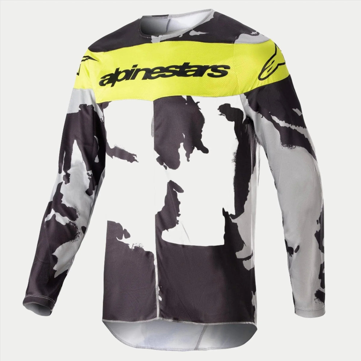 Alpinestars 2023 Racer Tactical tröja, motocrosströja, Cast Gray Camo och Yellow Fluo, med ett grått och svart kamouflagemönster, neongul bröstpanel med Alpinestars-logotyp, slitstark långärmad prestandautrustning för terrängkörning