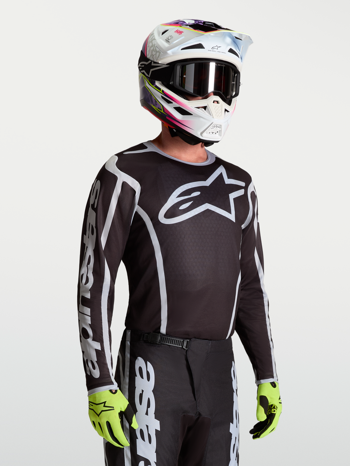 Alpinestars Fluid Apex V2 tröja för herrar, svart och silver, andningsbart fukttransporterande polytyg för terrängkörning.