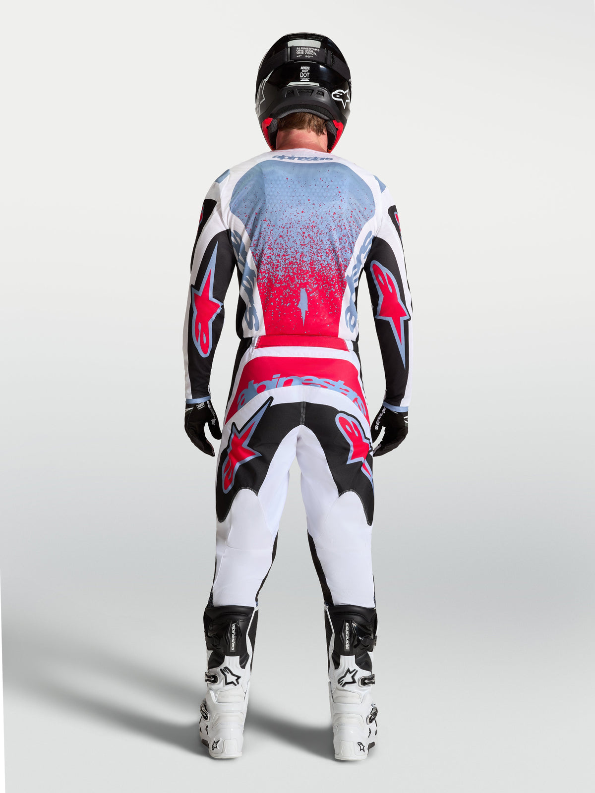 Alpinestars 2027 Fluid Drag MX-utrustningsset, röd och vit motocrossoutfit, vy bakifrån, fukttransporterande polyfabric.