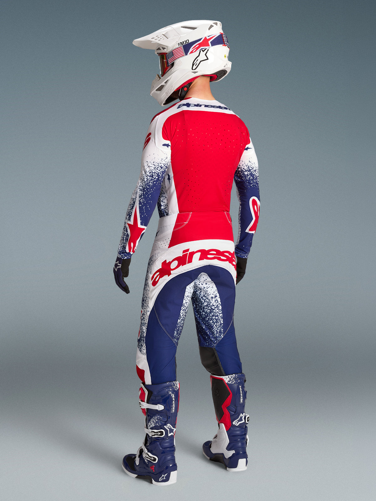 Alpinestars Techstar Unity tröja, limited edition, röd, vit och blå motocrosströja, vy bakifrån av ventilerad racingpassform.