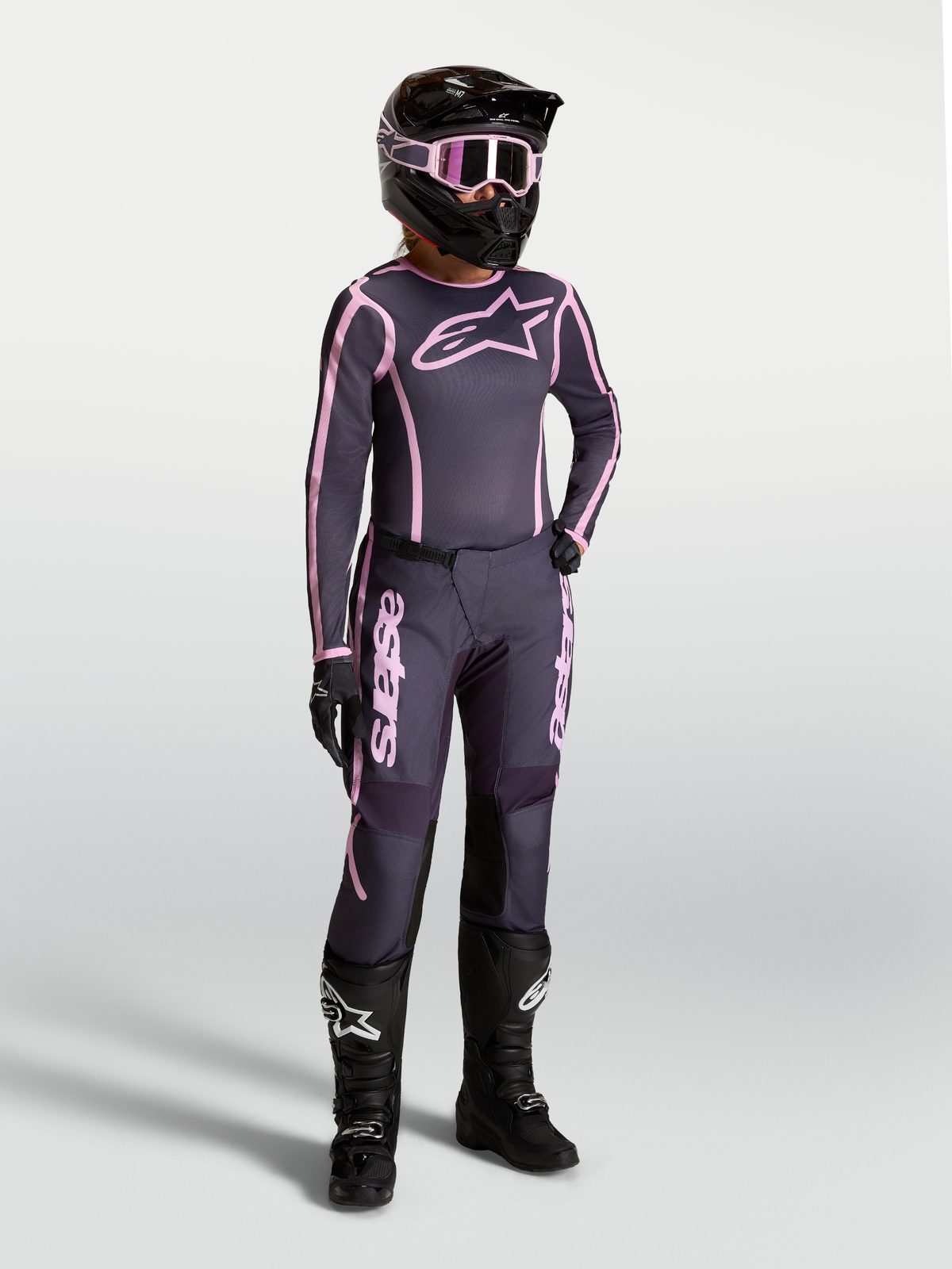 Alpinestars Stella Fluid Apex V2 byxor och tröja, motocrossutrustning för dam i grått och rosa för terrängkörning.