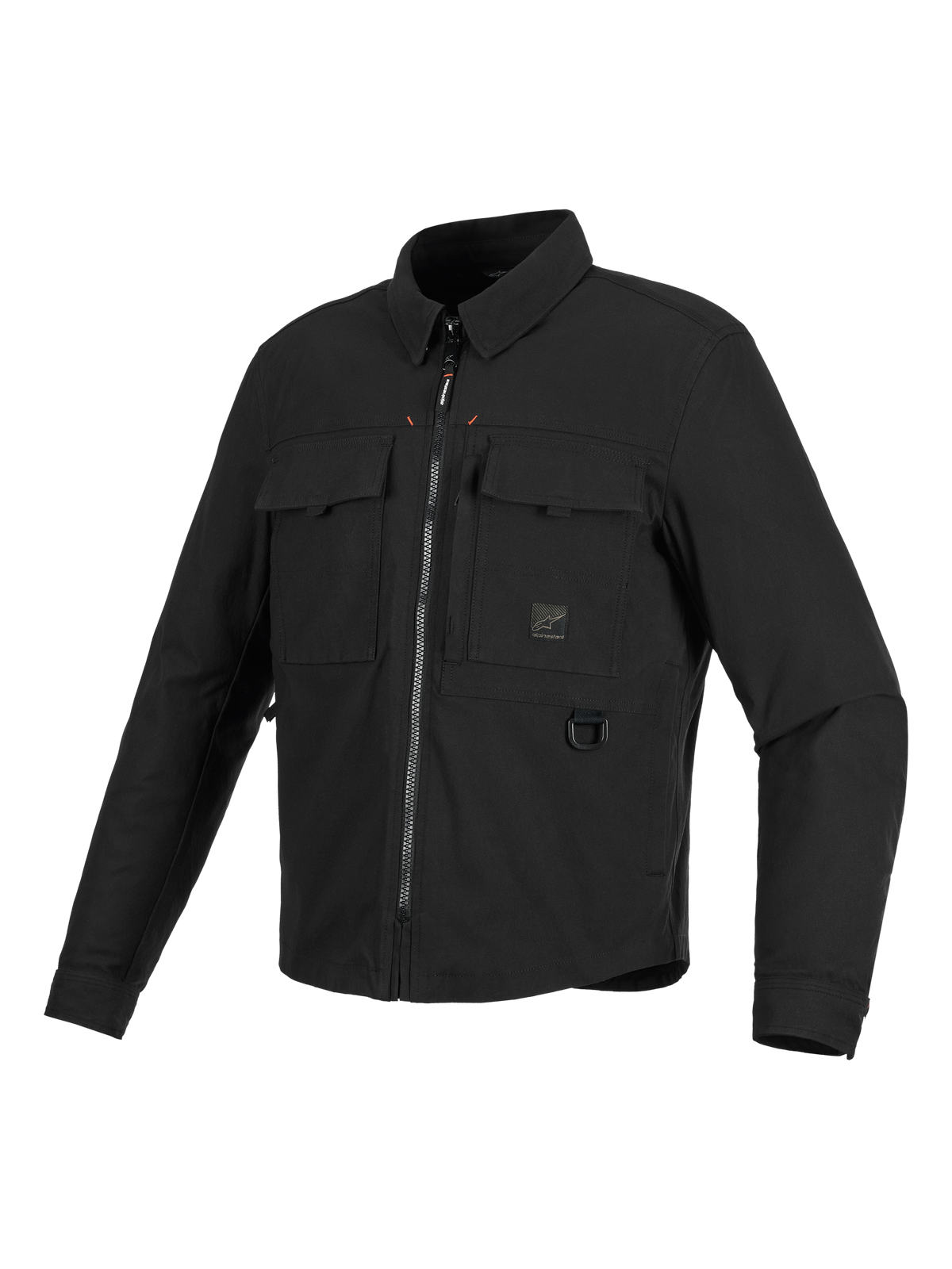 Alpinestars Bryon Water Resistant Overshirt, svart motorcykeljacka, trekvartsvy framifrån, workwear-inspirerad design med cargofickor på bröstet, D-ring i metall och dragkedja fram, slitstark vaxad canvastextur
