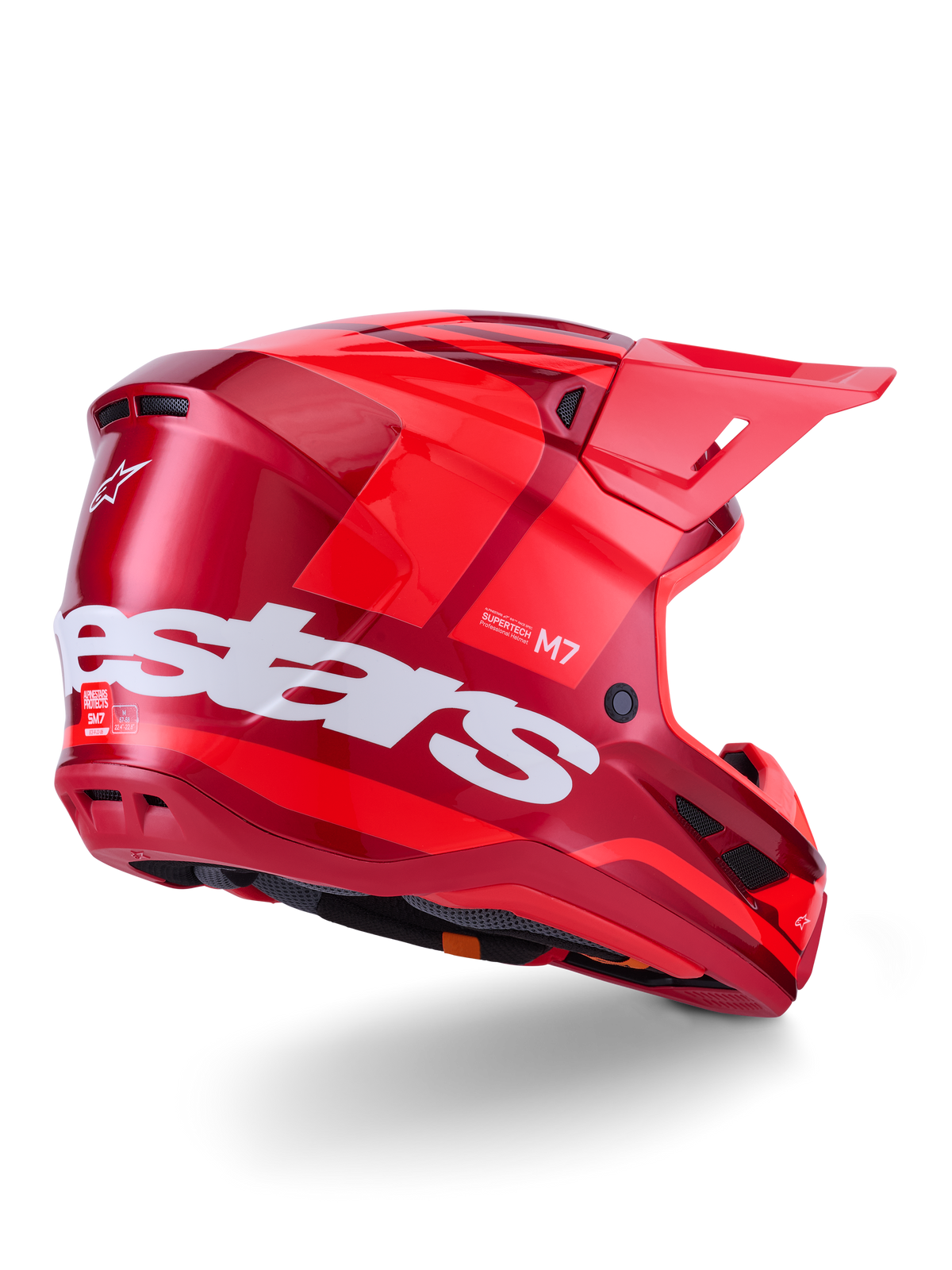 Alpinestars S-M7 Core-hjälm, motocrosshjälm, röd blank med stor vit Alpinestars-logotyp på sidan, aerodynamiskt skal, integrerade ventilationsportar och skyddande visir, 3/4-vy bakifrån