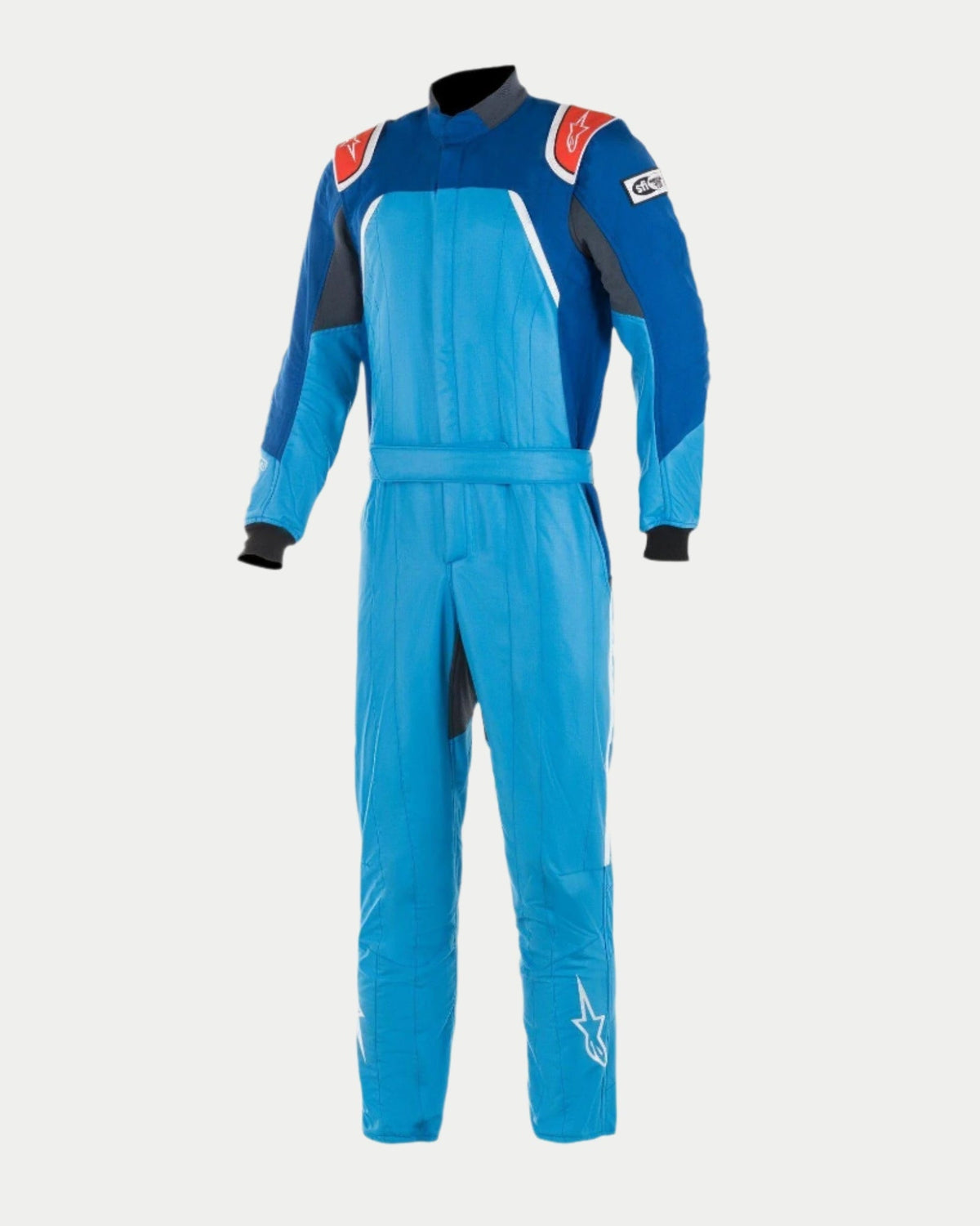 Alpinestars GP Pro Comp Bootcut Suit FIA, professionell racingdräkt i koboltblått, kungsblått och rött, med trelagers aramidkonstruktion, axelepauletter och bootcut-design med vita stjärnlogotyper