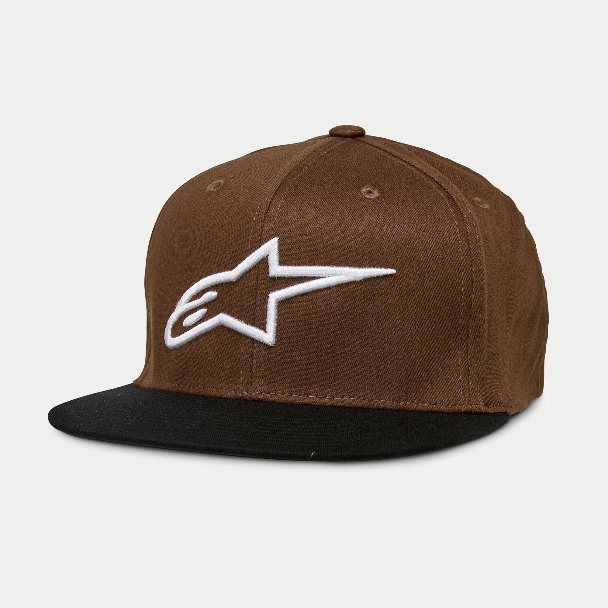 Alpinestars Ageless Flatbill-keps, brun krona med svart platt skärm, vit broderad Alpinestars-logotyp på framsidan, strukturerad krona, vardaglig motorsport-inspirerad huvudbonad