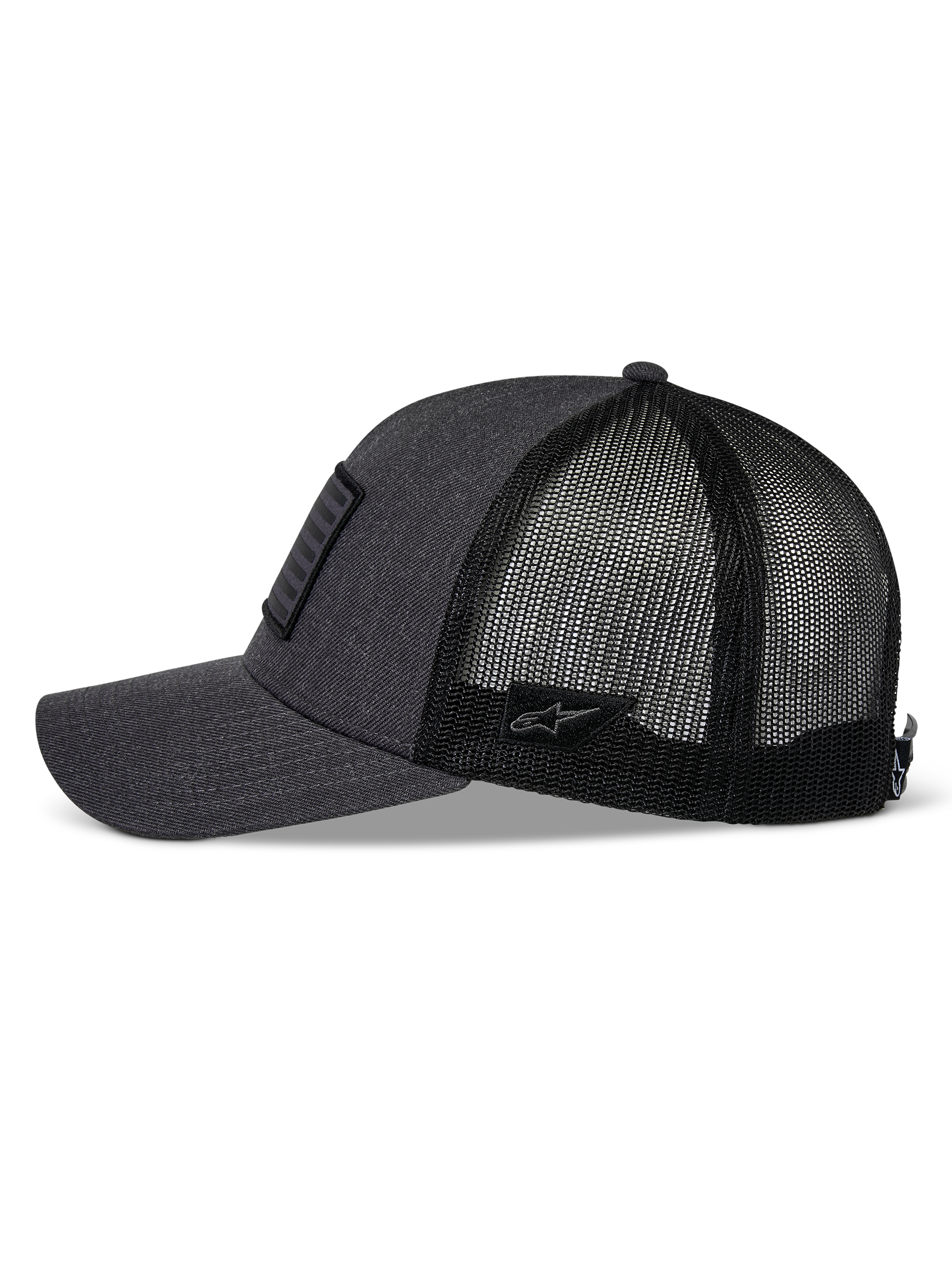 Alpinestars Flag Snapback keps, grafitgråmelerad och svart, sidoprofil, böjd skärm med strukturerad krona, framstycke i twill och bakstycke i svart polyestermesh, liten Astars-logotyp på sidan, avslappnad motorsport-huvudbonad