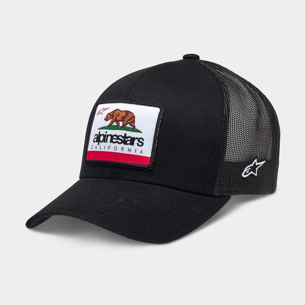 Alpinestars Cali 2.0 keps, svart trucker-keps, vävt märke med Kalifornien-björn och Alpinestars logotyp, böjd skärm, ventilerande mesh-baksida, vit broderad stjärnlogotyp på sidan