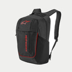 Alpinestars GFX V2 Ryggsäck, svart och röd, mellanstor sportswear-ryggsäck med röd Astars-logotyp och vertikalt varumärkestryck, sidoficka i mesh för vattenflaska och vadderade axelremmar i luftmesh