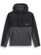 Alpinestars Juncture Hybrid-jacka, anorak-hoodie, Black Gunmetal, design i blandat material med ripstop-överdrag på ok och huva, canvasfleece-kropp, bröstfickor med klaff, nedre handfickor med kant, liten vit stjärnlogotyp, vardaglig motorsport-inspirerad jacka