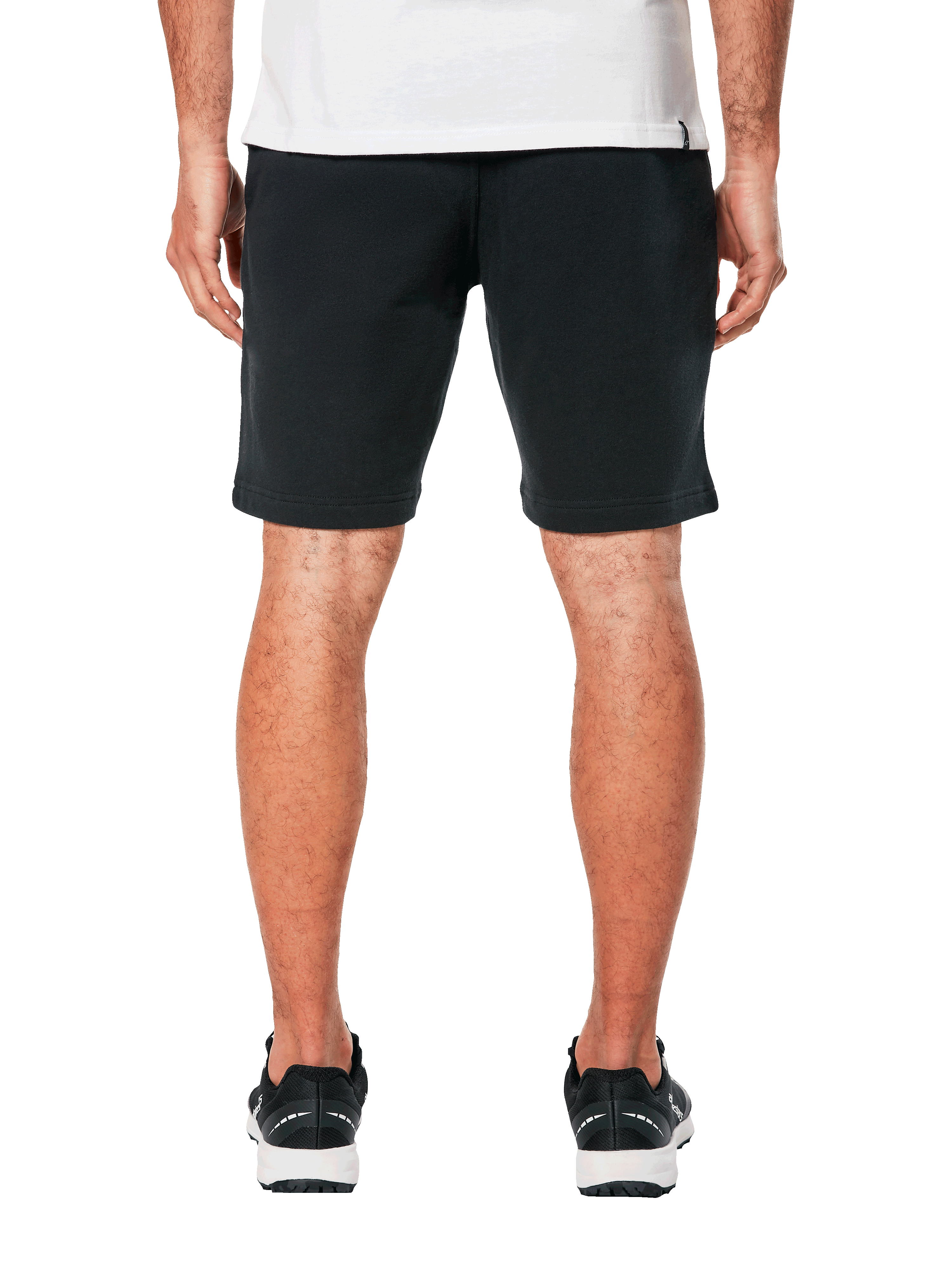 Alpinestars Dunker Shorts, svarta träningsshorts i fleece sedda bakifrån, bakficka med passpoal, Ageless-logotyp på bakhöften, bekväm passform, bärs med svarta sportskor och vit tröja
