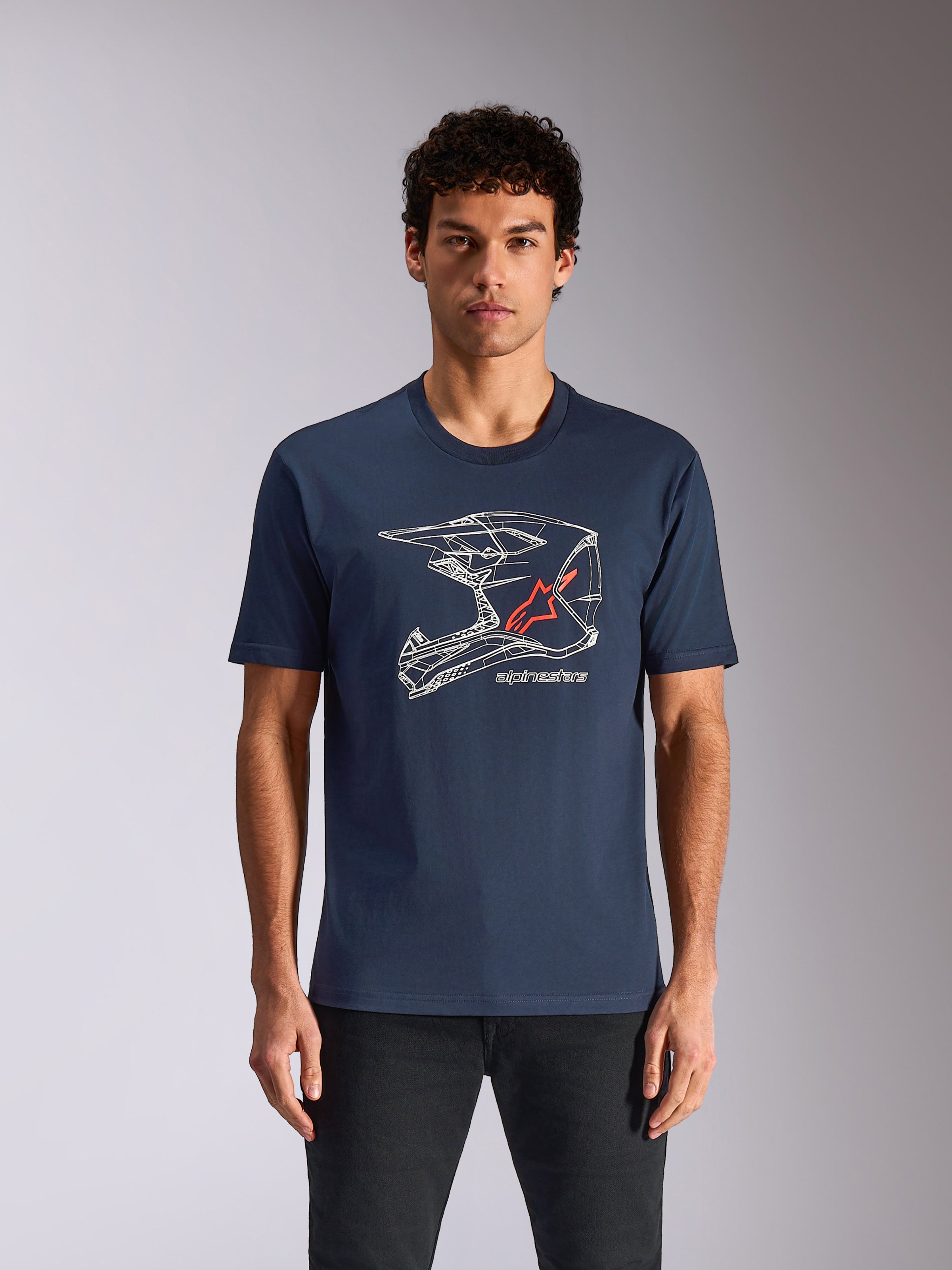 Alpinestars MX Helmet CSF Tee, kortärmad t-shirt, marinblå, med vit linjetecknad grafik av en motocrosshjälm och röd stjärnlogotyp, avslappnat motorsportinspirerat streetwear