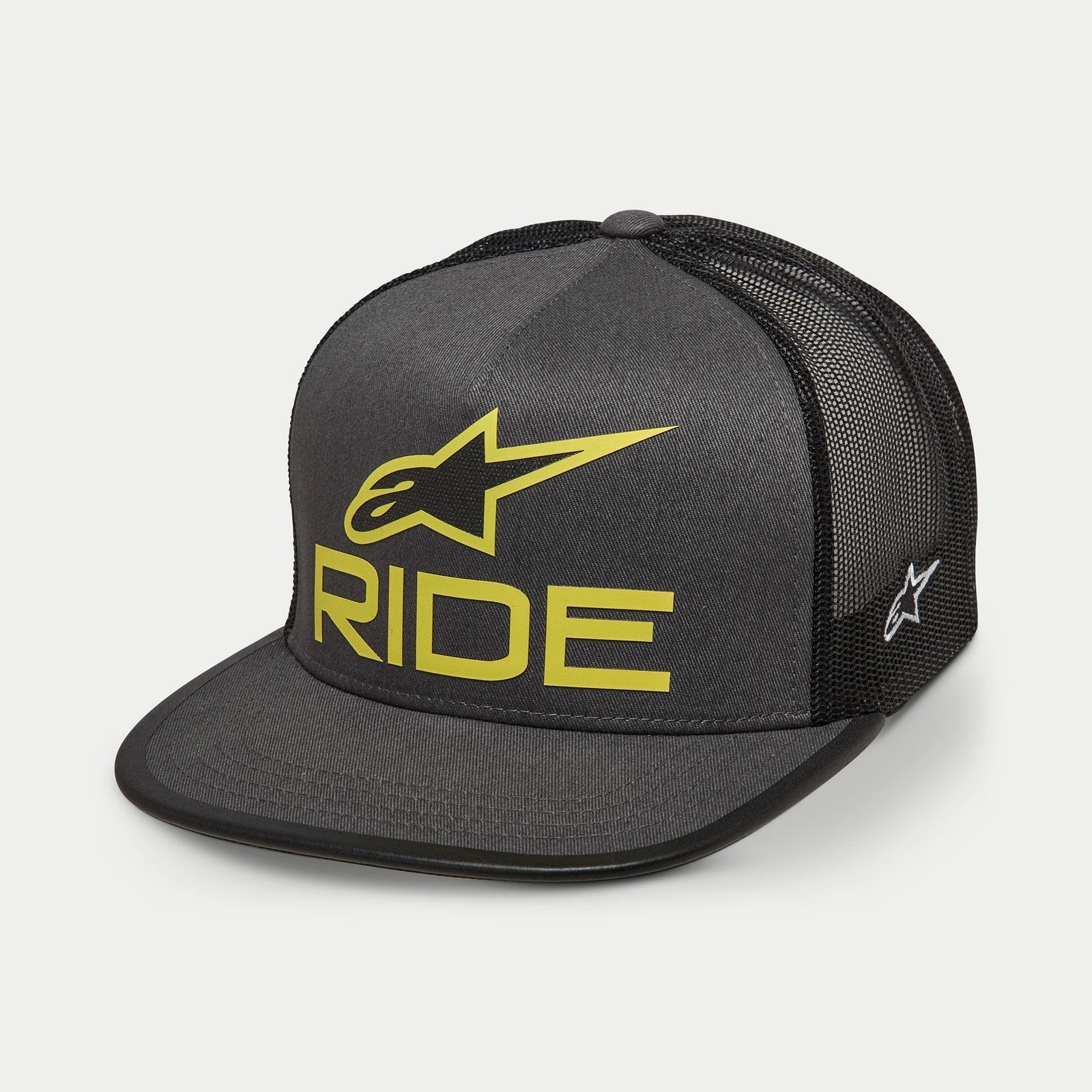 Alpinestars Ride 4.0 Trucker Hat, koksgrå och svart keps med limegröna detaljer, 3D-tryckt Ride-logotyp och Alpinestars-stjärna, platt skärm, svart mesh-baksida, casual motorsportinspirerad huvudbonad