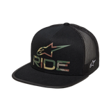 Alpinestars Ride 4.0 Camo Trucker-keps, svart, med kamouflagemönstrad Alpinestars-logotyp och RIDE-text på framsidan, platt skärm, strukturerad krona, svart nätbaksida i mesh för god ventilation, vardaglig motorsportinspirerad design
