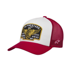 Alpinestars Heritage Patch Trucker Hat, casual snapback-keps, vit frontpanel med röd böjd skärm och meshbaksida, med ett stort broderat heritage-märke på framsidan och en liten sidologotyp, strukturerad krona, motorsportinspirerad huvudbonad