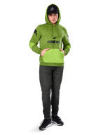 Alpinestars Perpetuate Hoodie, limegrön melerad fleece i pullovermodell med kontrasterande klargrön känguruficka och ärmpaneler, svart 'astars'-grafik framtill, stylad med svart keps och mörka jeans, avslappnad motorsport-inspirerad streetwear