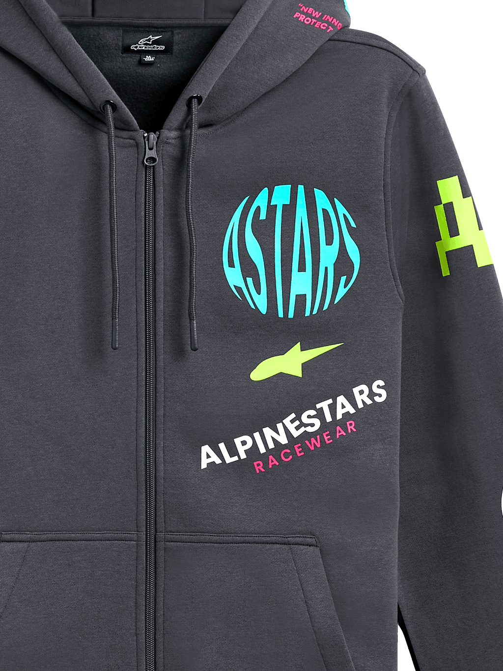 Alpinestars Variegate Huvtröja, fleecehoodie med dragkedja fram, gunmetal-grå med flerfärgade logotyper, ljusblå ASTARS-cirkel, limegröna accenter och rosa text, avslappnad motorsport-streetwear