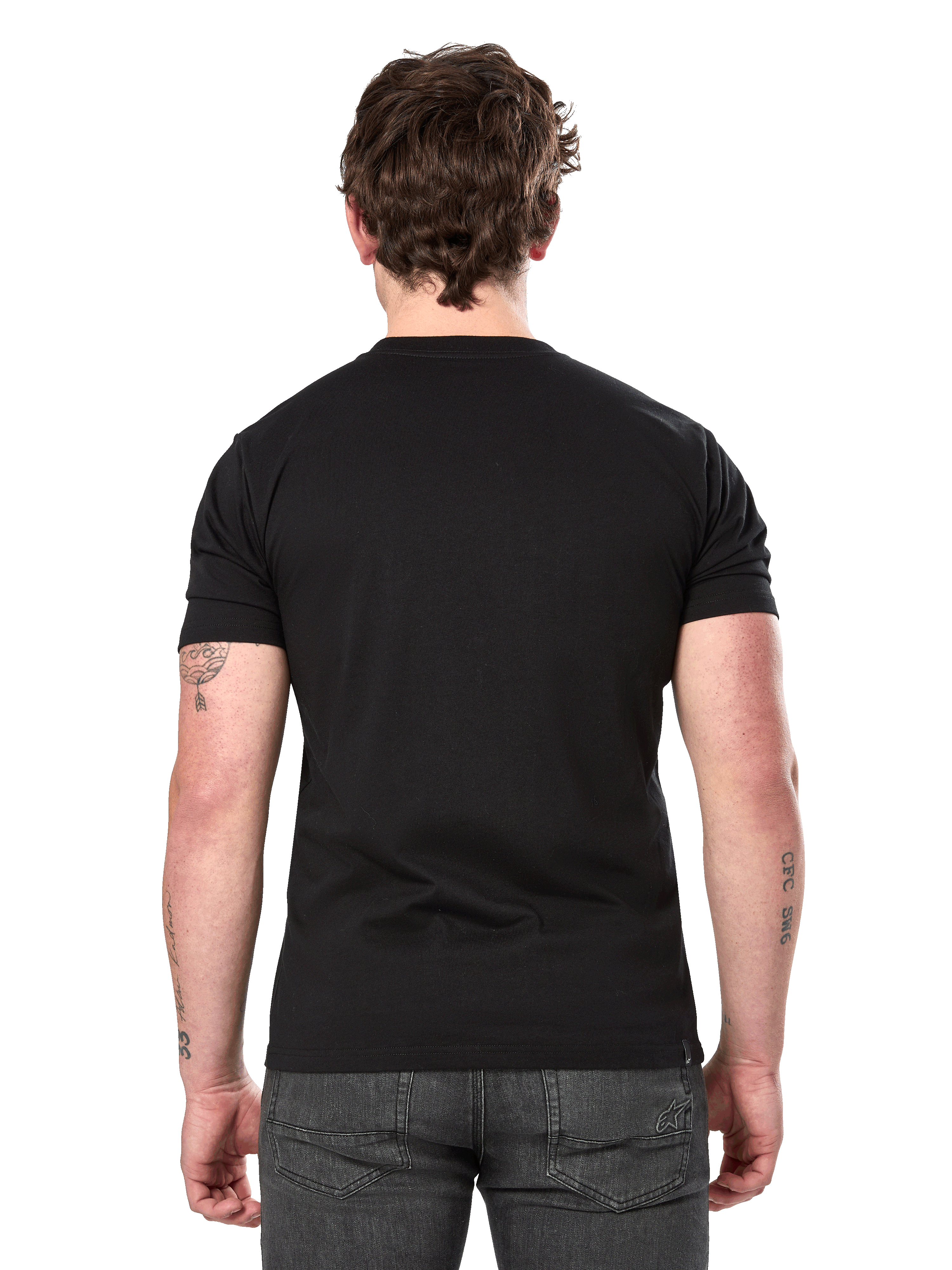 Alpinestars Semicircle CSF Tee, kortärmad t-shirt, svart, baksida på modell, enfärgad baksida, avslappnat motorsport-streetwear, stylad med mörkgrå jeans