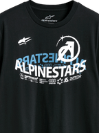 Alpinestars Semicircle CSF Tee, kortärmad t-shirt, svart, med en komplex böjd Alpinestars-grafik i vitt och blått, tekniska ikoner och slogans, casual motorsport-streetwear