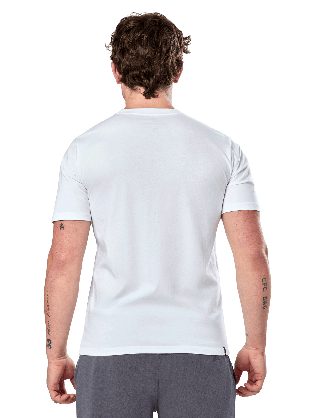 Alpinestars Geografica CSF Tee, kortärmad t-shirt, vit, vy bakifrån, bärs av modell med grå byxor, vardaglig motorsport-streetwear