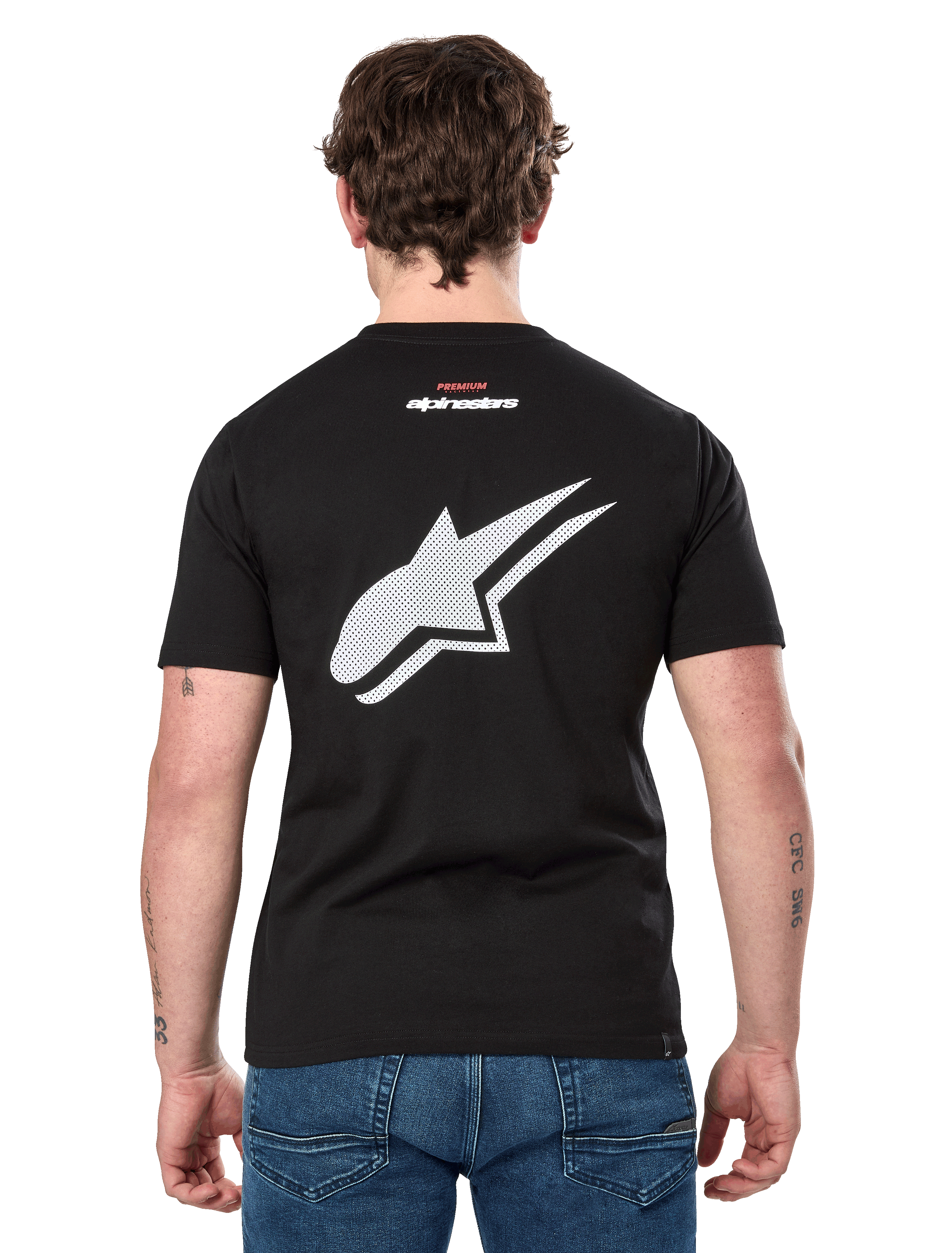 Alpinestars Formulate CSF Tee, kortärmad t-shirt, svart, ryggvy som visar stor vit perforerad Astars-logotyp och liten Alpinestars-märkning, avslappnade motorsportinspirerade sportkläder