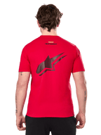 Alpinestars Formulate CSF Tee, kortärmad t-shirt, röd, stor svart perforerad Astars-logotyp på ryggen, avslappnad motorsportinspirerad design