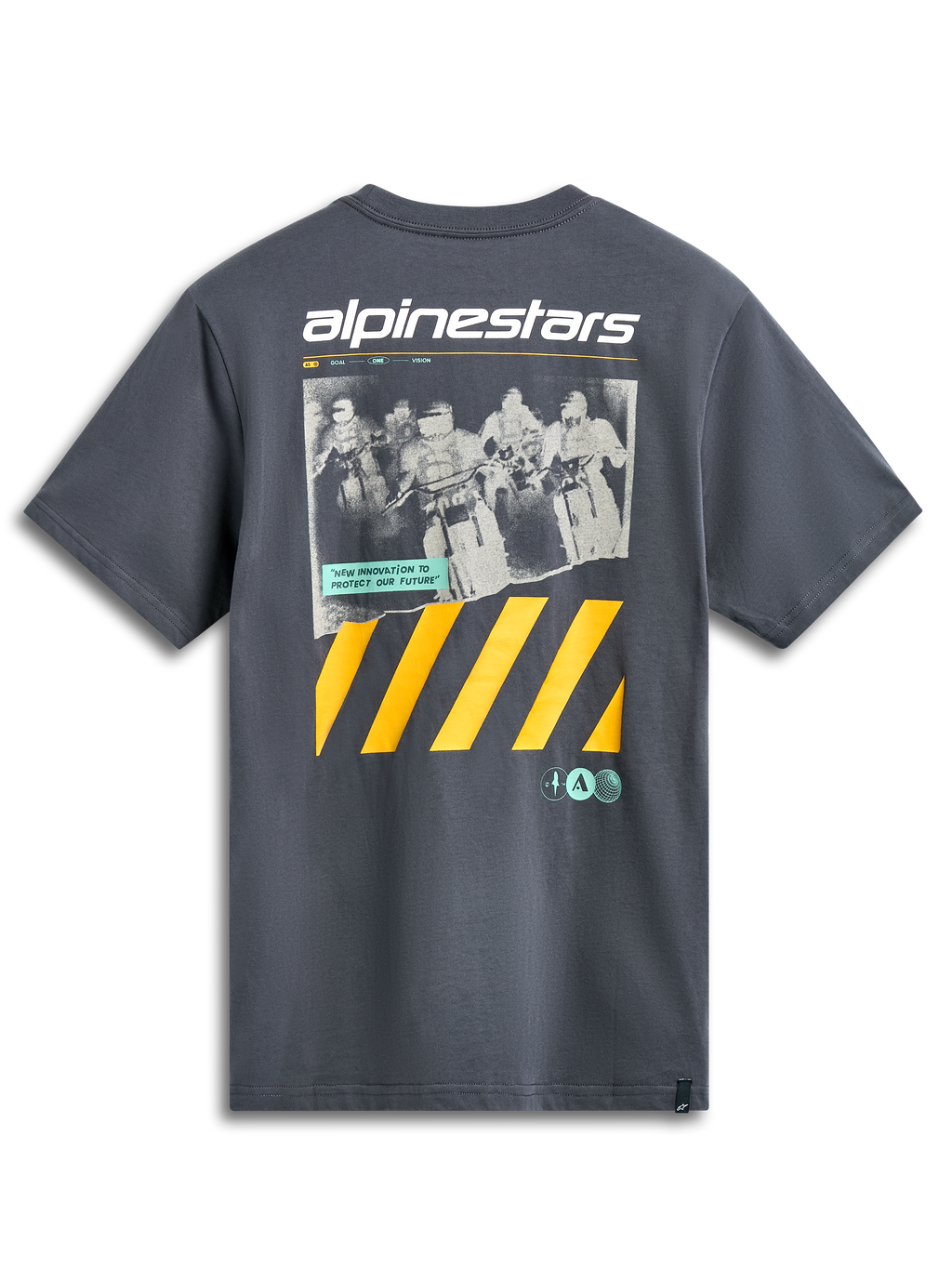 Alpinestars No Barrier CSF Tee, kortärmad t-shirt, charcoal, stort tryck med ett slitet motocrossfoto, vit Alpinestars-logotyp och kraftiga gula diagonala ränder, avslappnad motorsport-streetwear