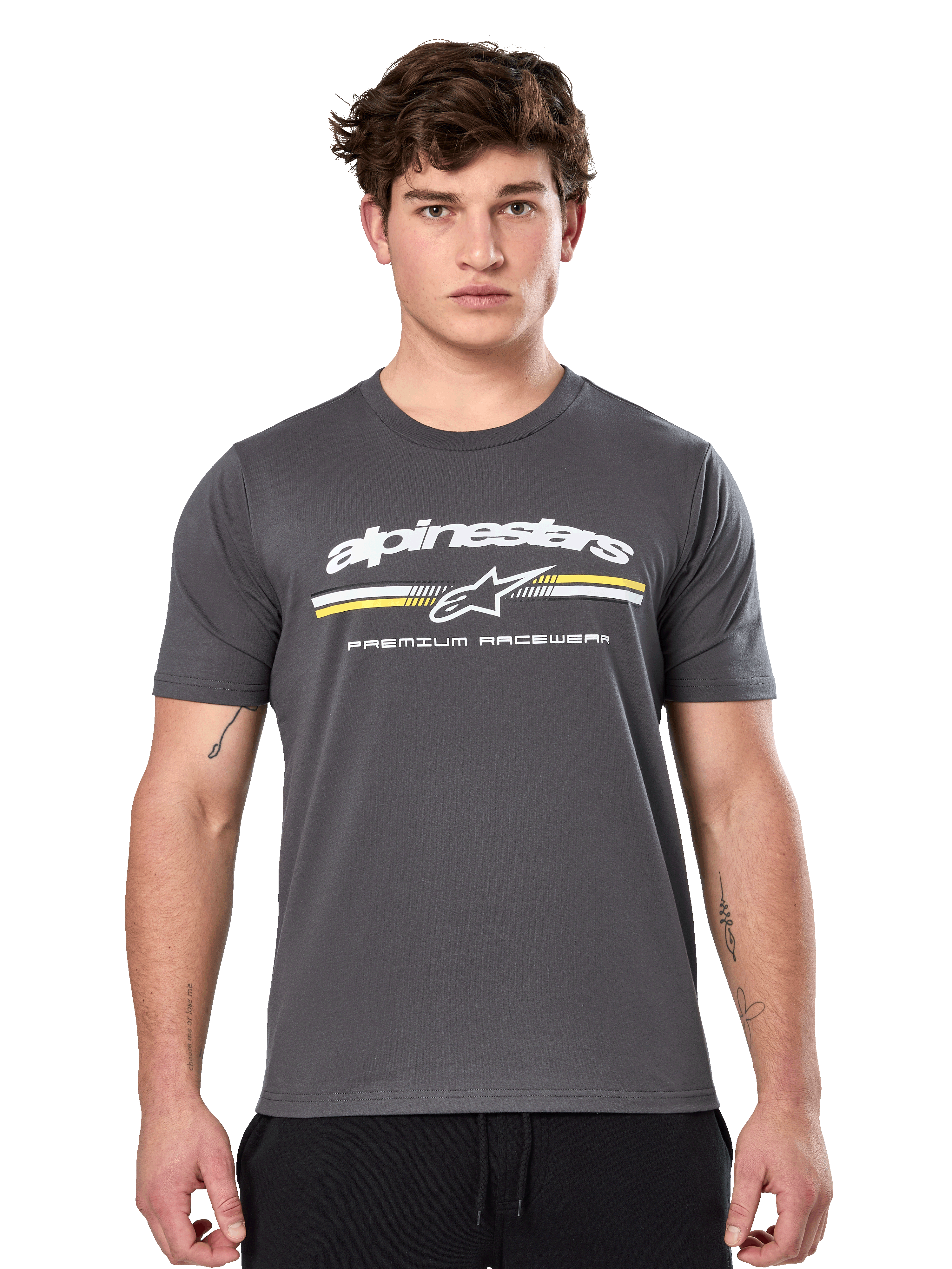 Alpinestars Prevail CSF Tee, kolgrå kortärmad t-shirt, vit Alpinestars-logotyp med gula och vita ränder och 'Premium Racewear'-grafik, vardaglig motorsport-inspirerad streetwear