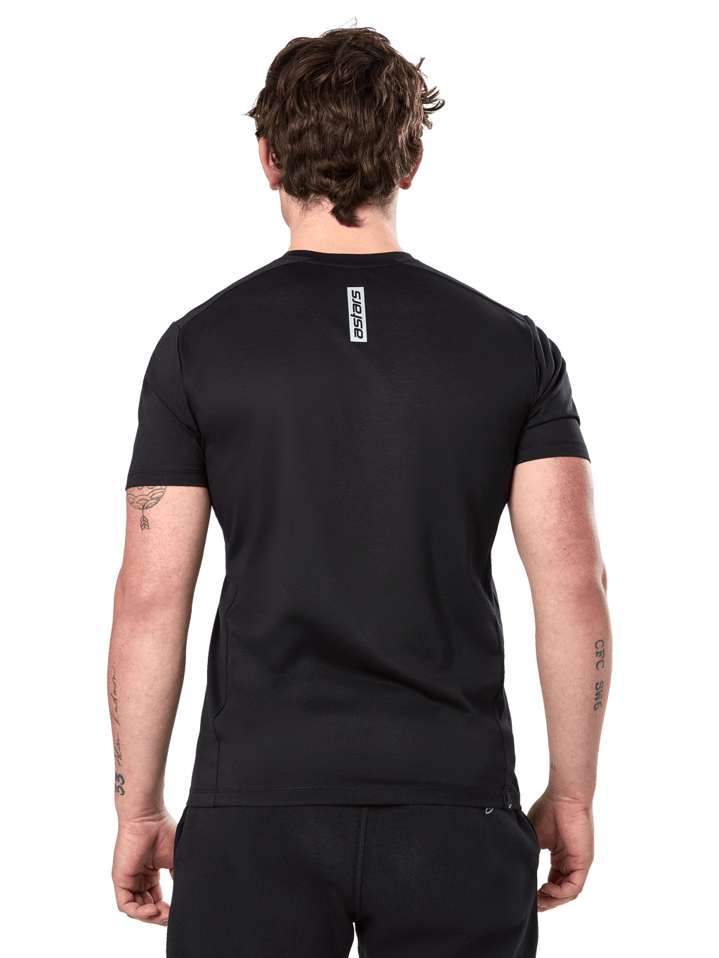 Alpinestars Point Performance Tee, kortärmad t-shirt, svart, vy bakifrån på en man med ett vertikalt "astars"-ordtryck på övre ryggen, funktionella sportkläder