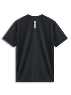 Alpinestars Point Performance Tee, kortärmad t-shirt, svart, vy bakifrån som visar vertikalt vitt Astars-logotryck i nacken, fukttransporterande funktionsplagg