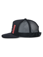 Alpinestars Alter Trucker keps, sidovy, svart, platt skärm med kantband, strukturerad krona med mesh-baksida, rött vertikalt astars-logotryck, justerbart spänne, vardaglig sportkeps
