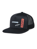 Alpinestars Alter Trucker Hat, svart truckerkeps med strukturerad krona och platt skärm, ventilerande meshbaksida, med en horisontell grå reflekterande rand, vit A-stjärnlogotyp och en vertikal orange astars-grafik, casual motorsport-inspirerad streetwear