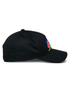 Alpinestars Vivid Keps, svart baseballkeps, sidovy med böjd skärm och halvstrukturerad krona, färgglad 3D-broderad logotyp på framsidan, avslappnad streetwear i bomullstwill