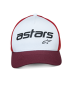 Alpinestars Vital Trucker Hat, truckerkeps, vit, vinröd och orange, med vit frontpanel med svart "astars"-logotyp, vinröd böjd skärm och orange mesh, avslappnad motorsportinspirerad huvudbonad